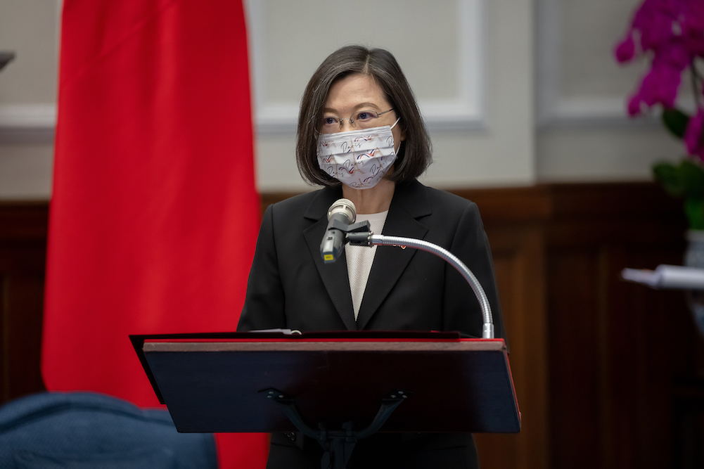 6月9日，總統蔡英文接見法國參議院訪團，表示盼加速推動臺灣和歐盟洽簽雙邊投資協定，共同打造具有韌性的供應鏈體系。