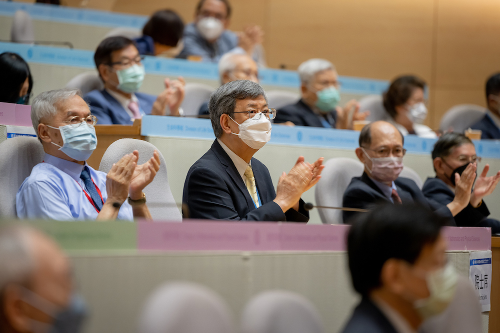 前副總統陳建仁4日出席中研院第34次院士會議開幕式，針對是否參選台北市長，低調回應。