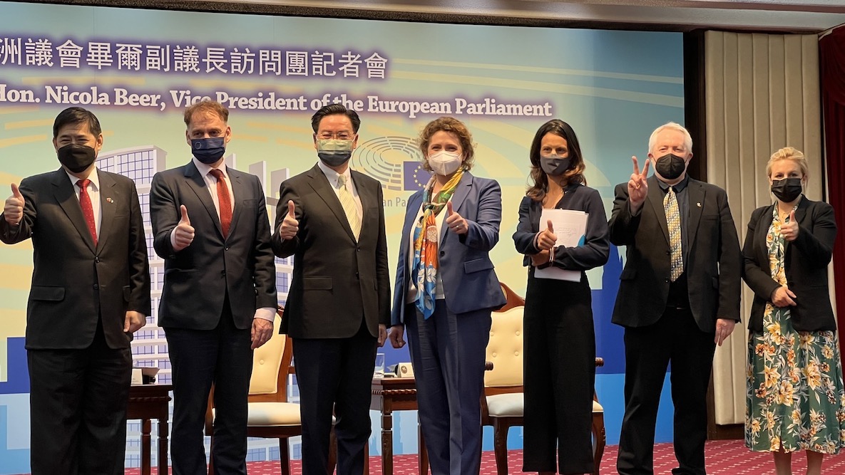 歐洲議會副議長訪問 同台吳釗燮喊話：台灣人決定台灣的未來