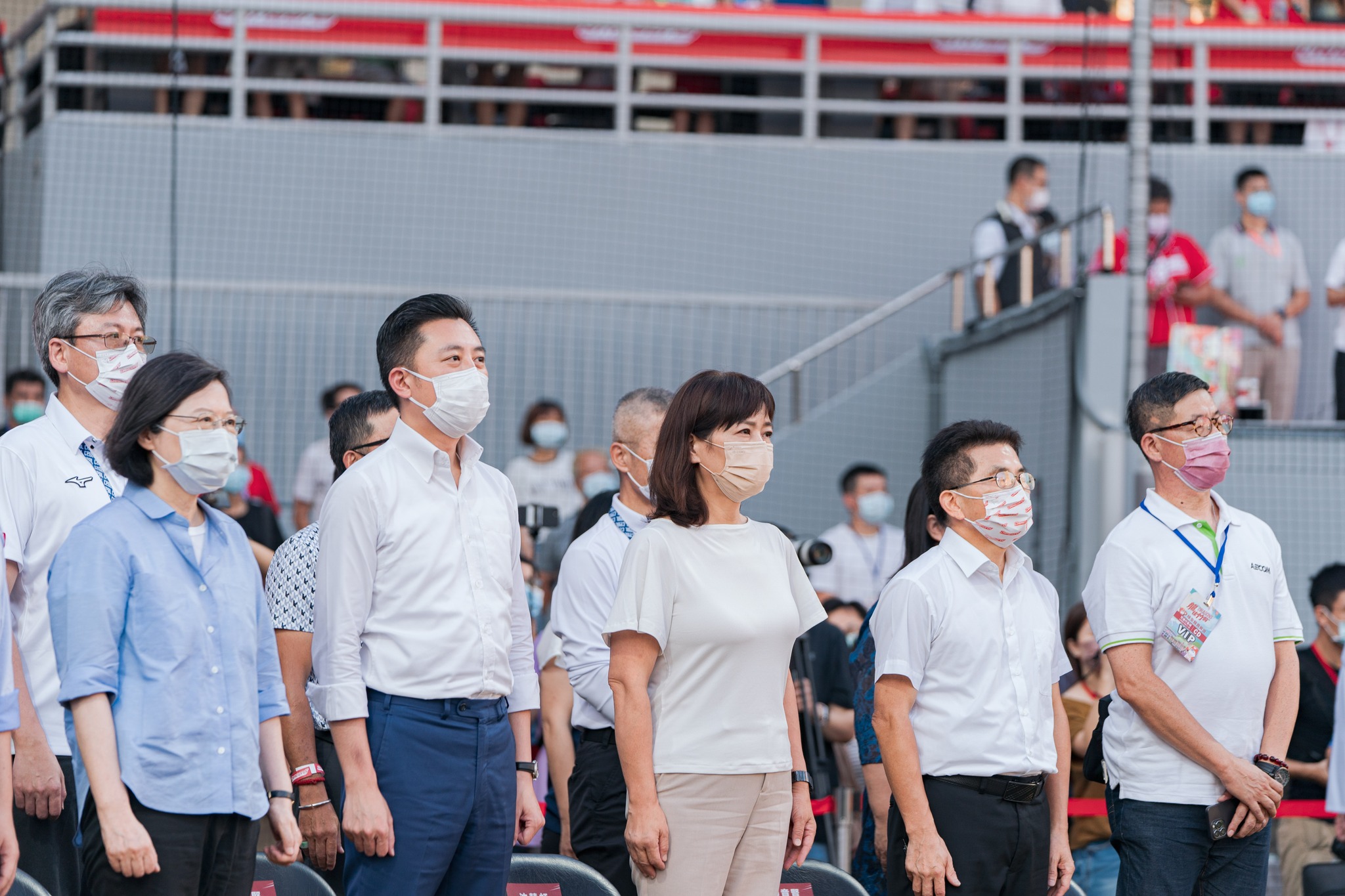 林智堅、沈慧虹為棒球場道歉 網喊：持續改進加油！至少確定有美感 9