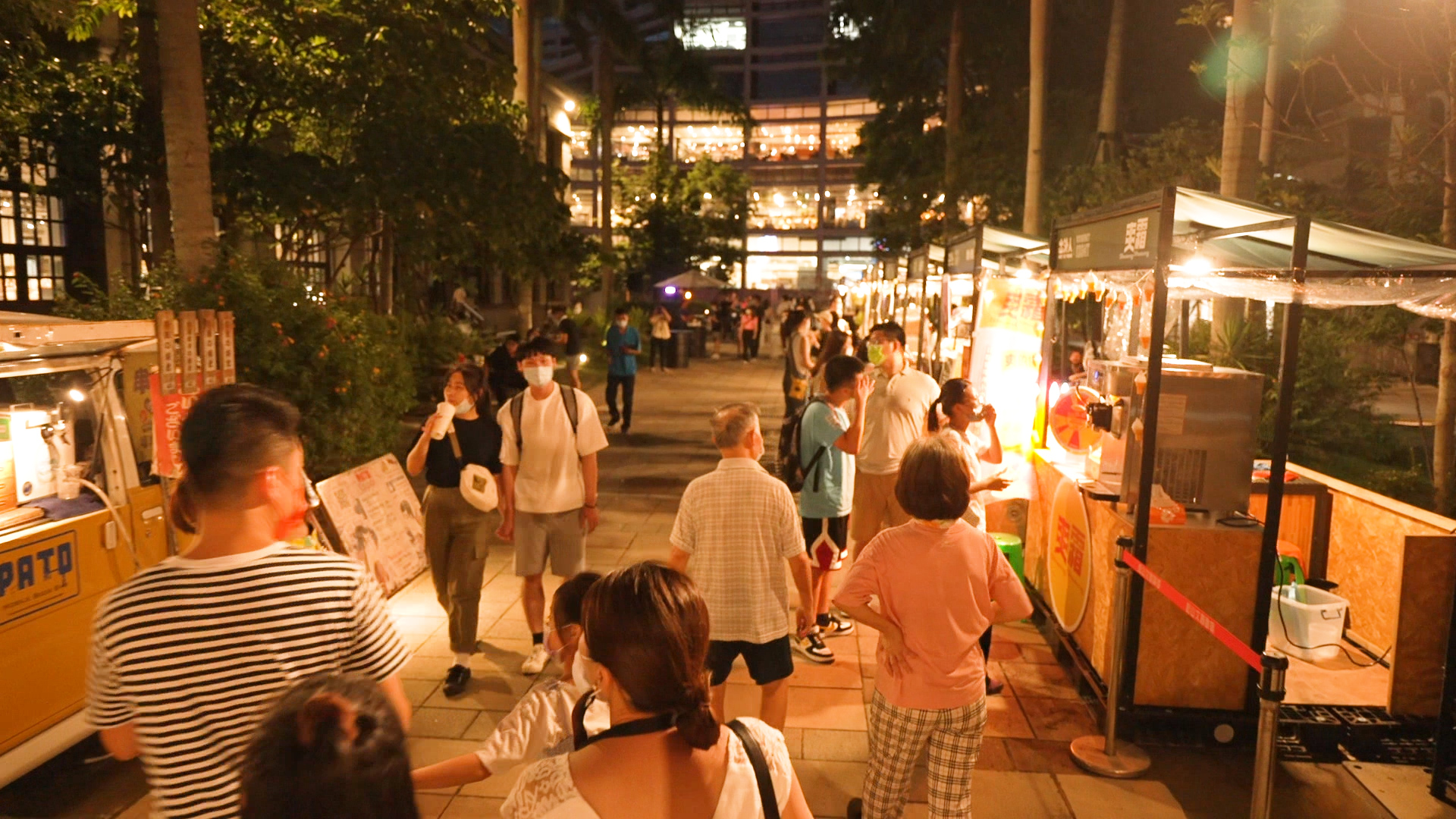 【有影】睽違十年再度開放從大門進出 松山文創園區今夏夜間試營運狂吸人潮！