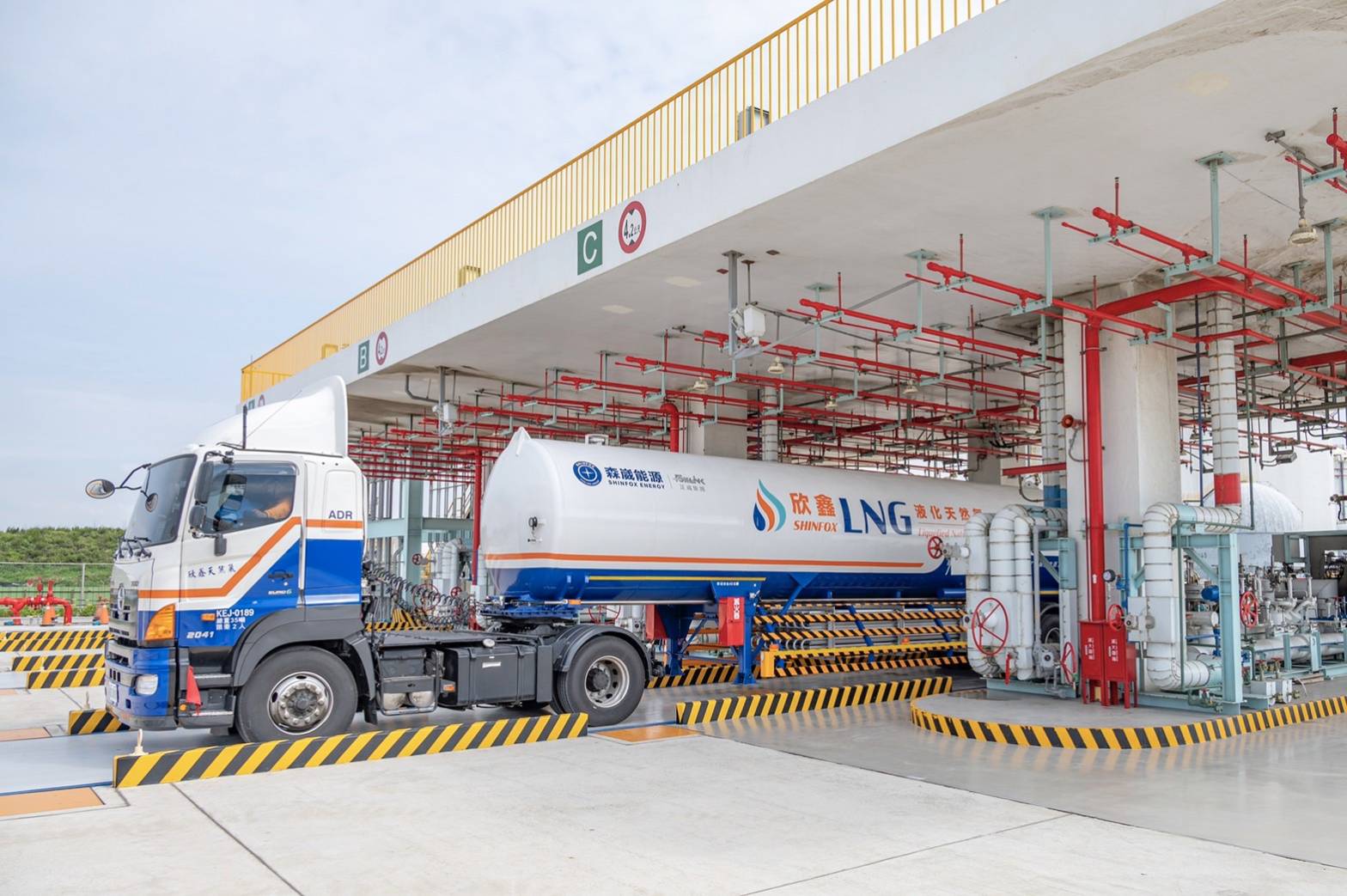 欣鑫天然氣公司完成國內首家LNG槽車陸運運輸供應業者