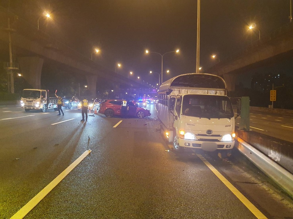 國道開車故障停路肩　疑未設路障站車頭遭追撞身亡 9