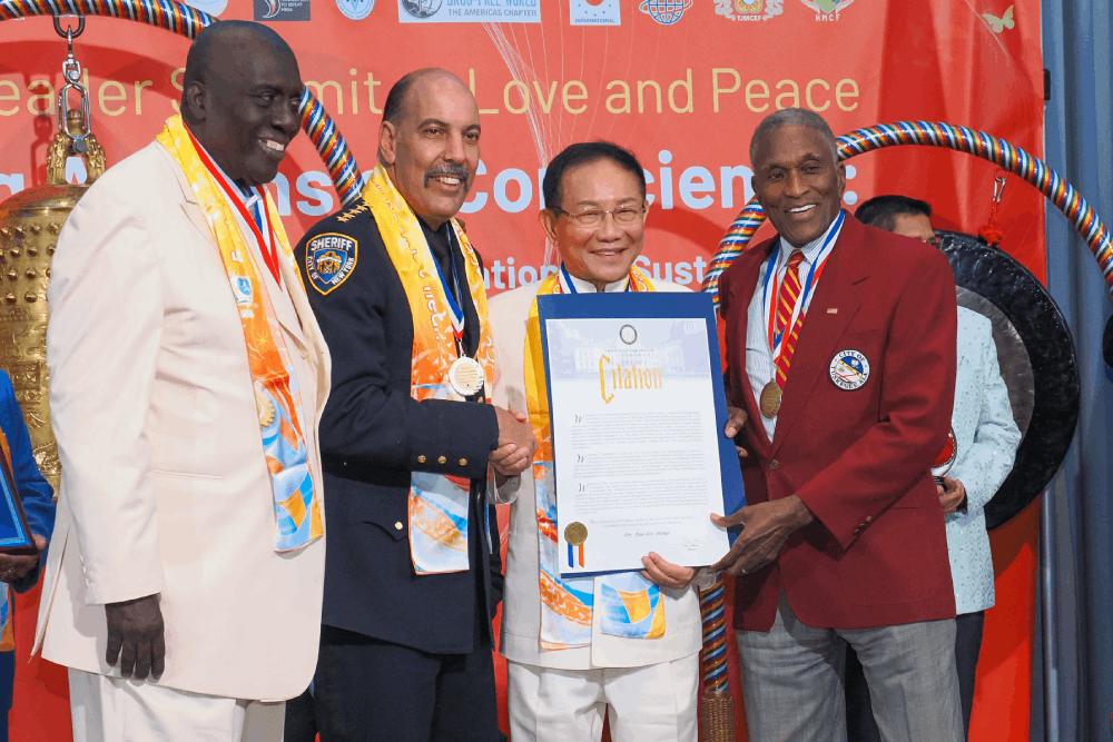 舉辦愛與和平世界領袖高峰會 太極門掌門人獲紐約市長表揚