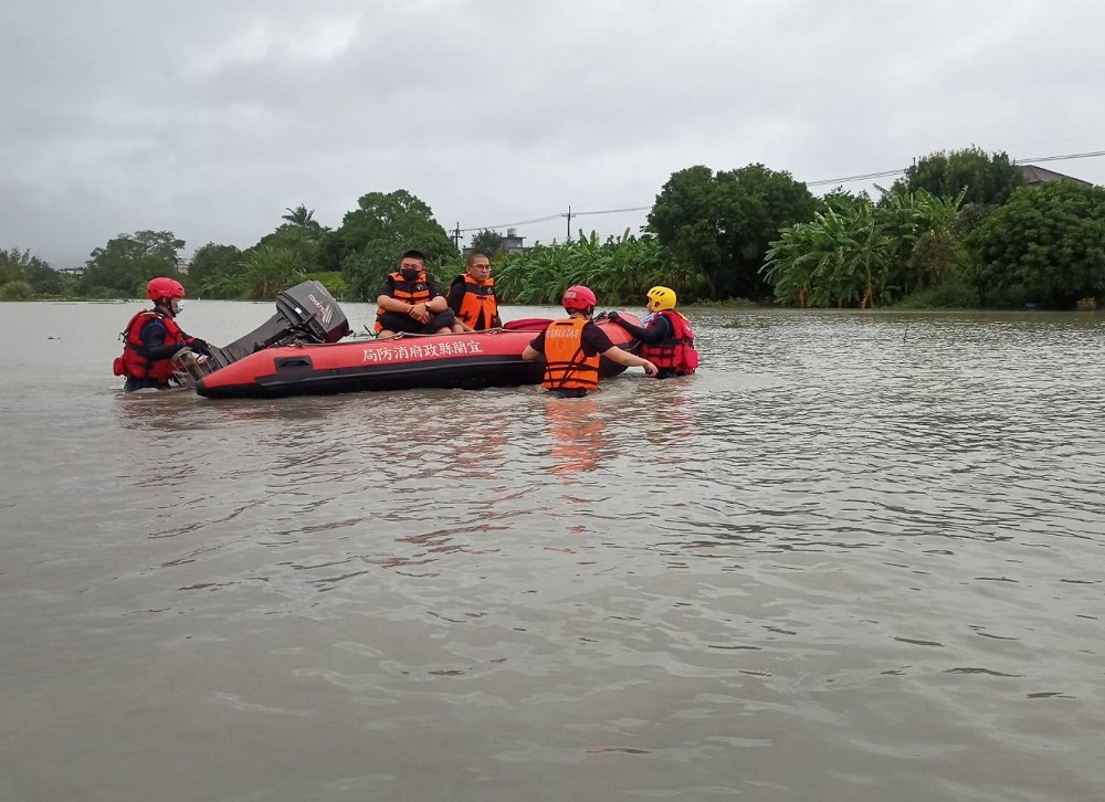 連夜大雨蘭陽溪水倒灌　宜蘭多處淹水民宿旅客受困撤離