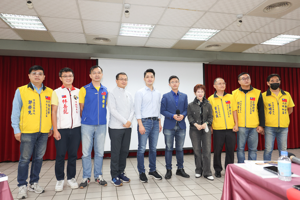 國民黨台北市長候選人蔣萬安13日上午出席台北市議員侯漢廷的新書發表會。