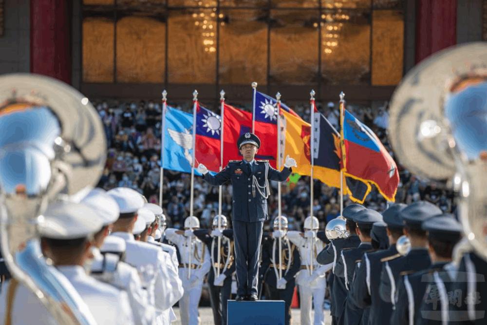 此次負責表演操的指揮謝慶橋中尉，表示對於第一次參與國慶展演感到榮譽。（軍聞社記者陳軍均攝）