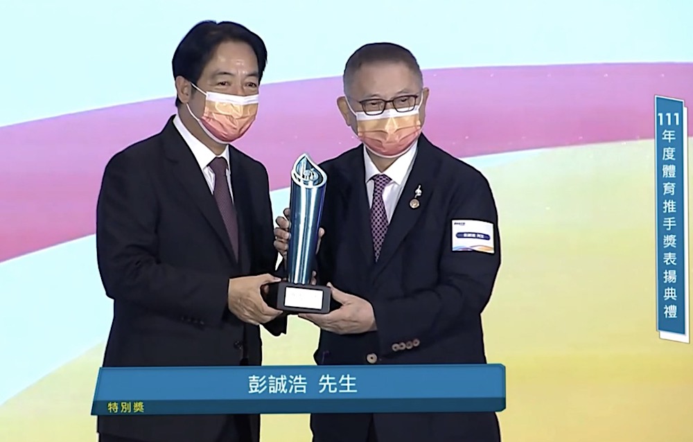 台灣棒球推手彭誠浩獲頒文化榮譽博士  今年三度得到國內外特別獎肯定