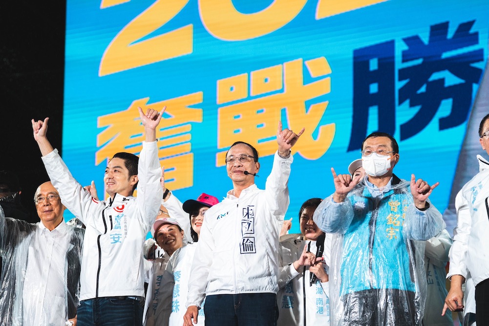 國民黨主席朱立倫25日在台北選前之夜，大聲疾呼支持時任候選人的蔣萬安。