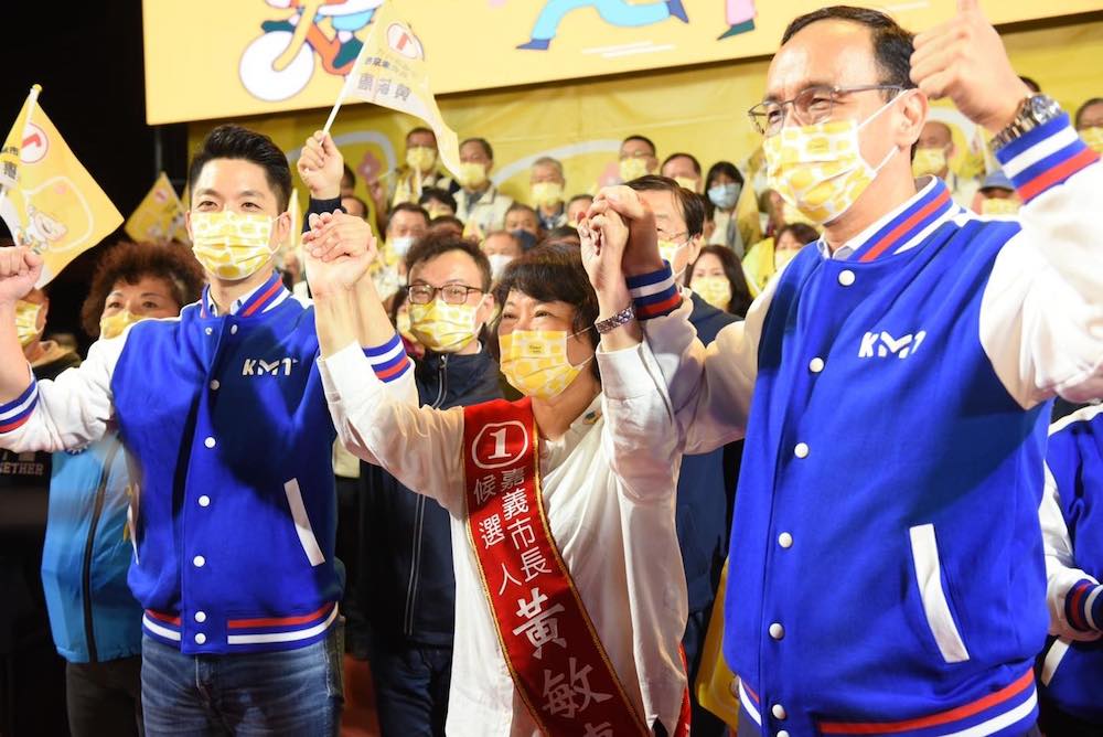 國民黨主席朱立倫、台北市長當選人蔣萬安赴嘉義市，為爭取連任的嘉義市長黃敏惠站台輔選。