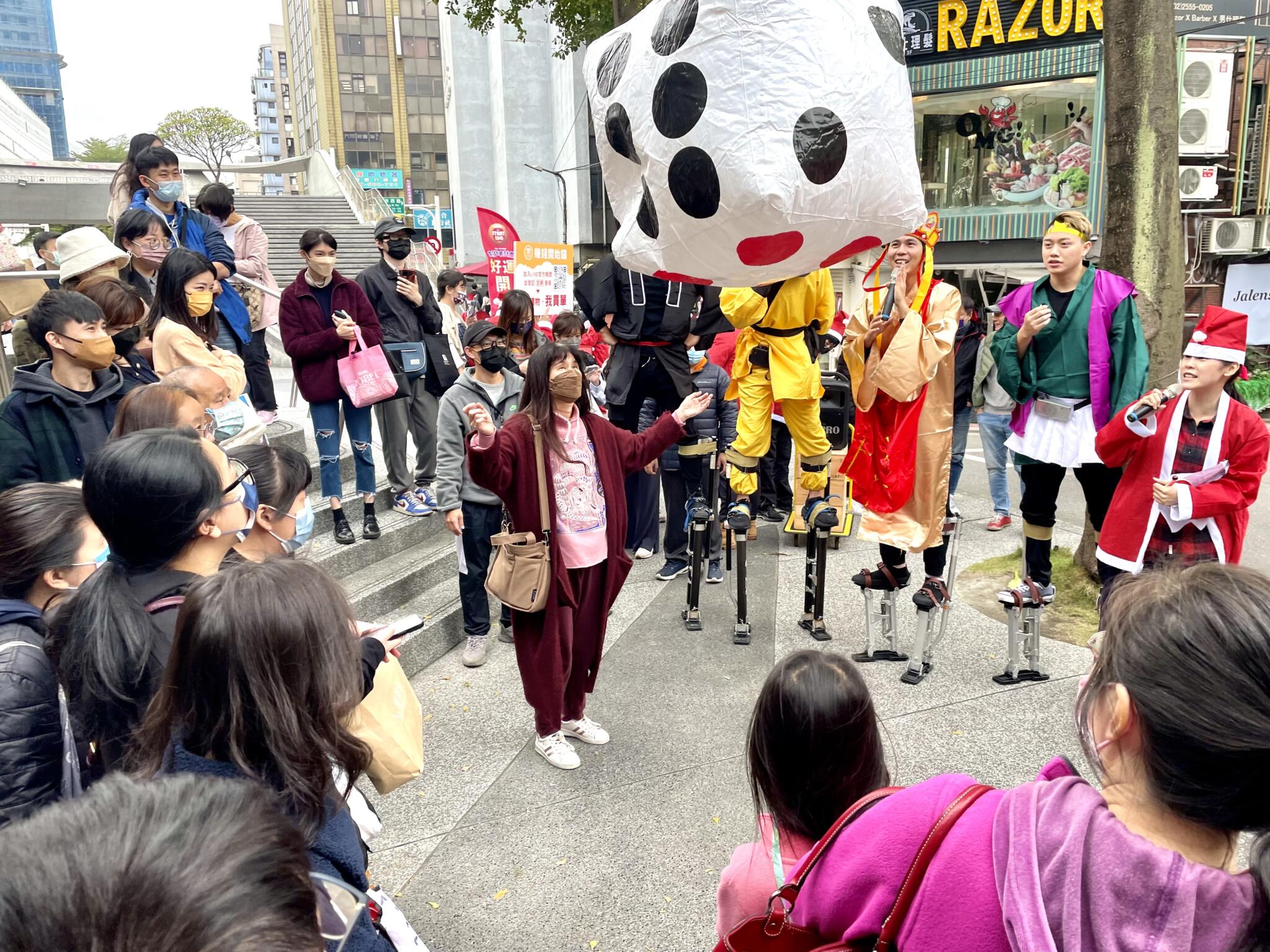 【有影】《開始鑼》快閃中山商圈刷神卡  預告台灣史上最大金額贈獎活動