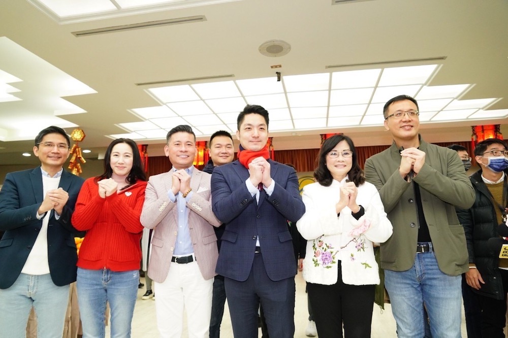 30日農曆春節假期後開工，台北市長蔣萬安趕赴台北市議會，向若干國民黨議員拜年。