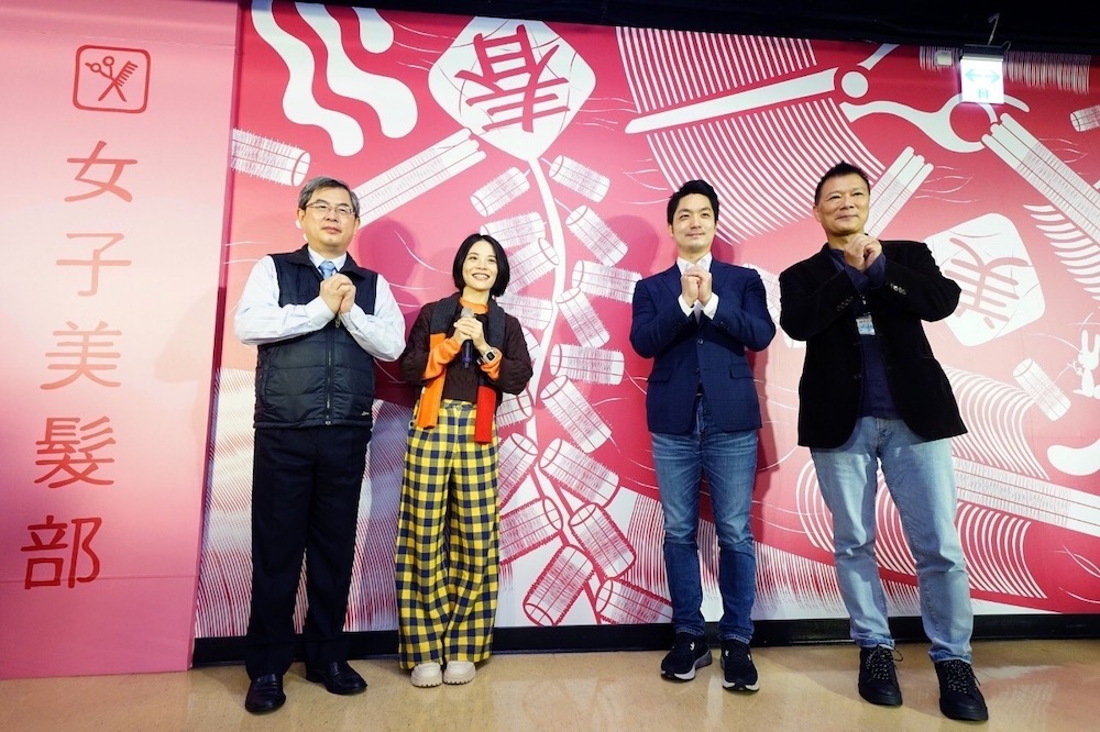 台北市長蔣萬安17日出席「市府大樓B2美食區換新裝－藝術家導覽」公開活動。藍委林奕華就任問題，再度成為媒體關注焦點。