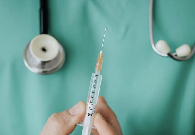 憂年後升溫！過年「打疫苗」不敢打烊   北市開放逾2.8萬名額預約