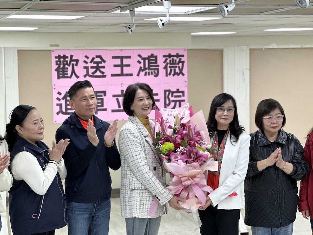 新科藍委王鴻薇16日下午宣誓就職，同日早上國民黨台北市議會黨團為其舉辦歡送。