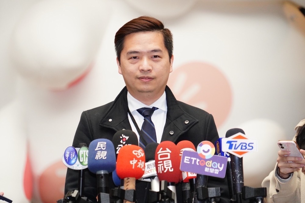 台北市府發言人羅旺哲20日請辭獲准。