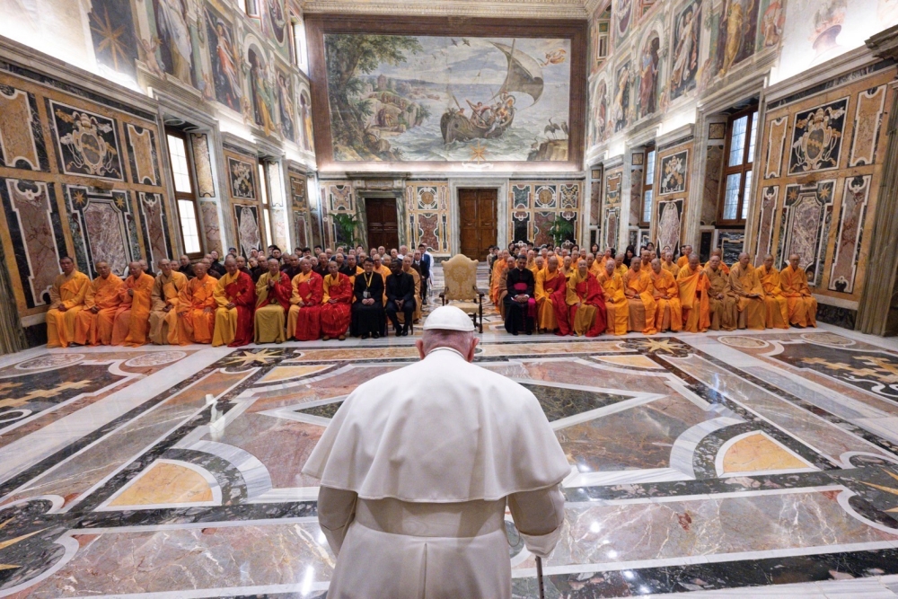 東西兩大宗教齊聚梵諦岡 教宗與百名佛教領袖同禱世界和平