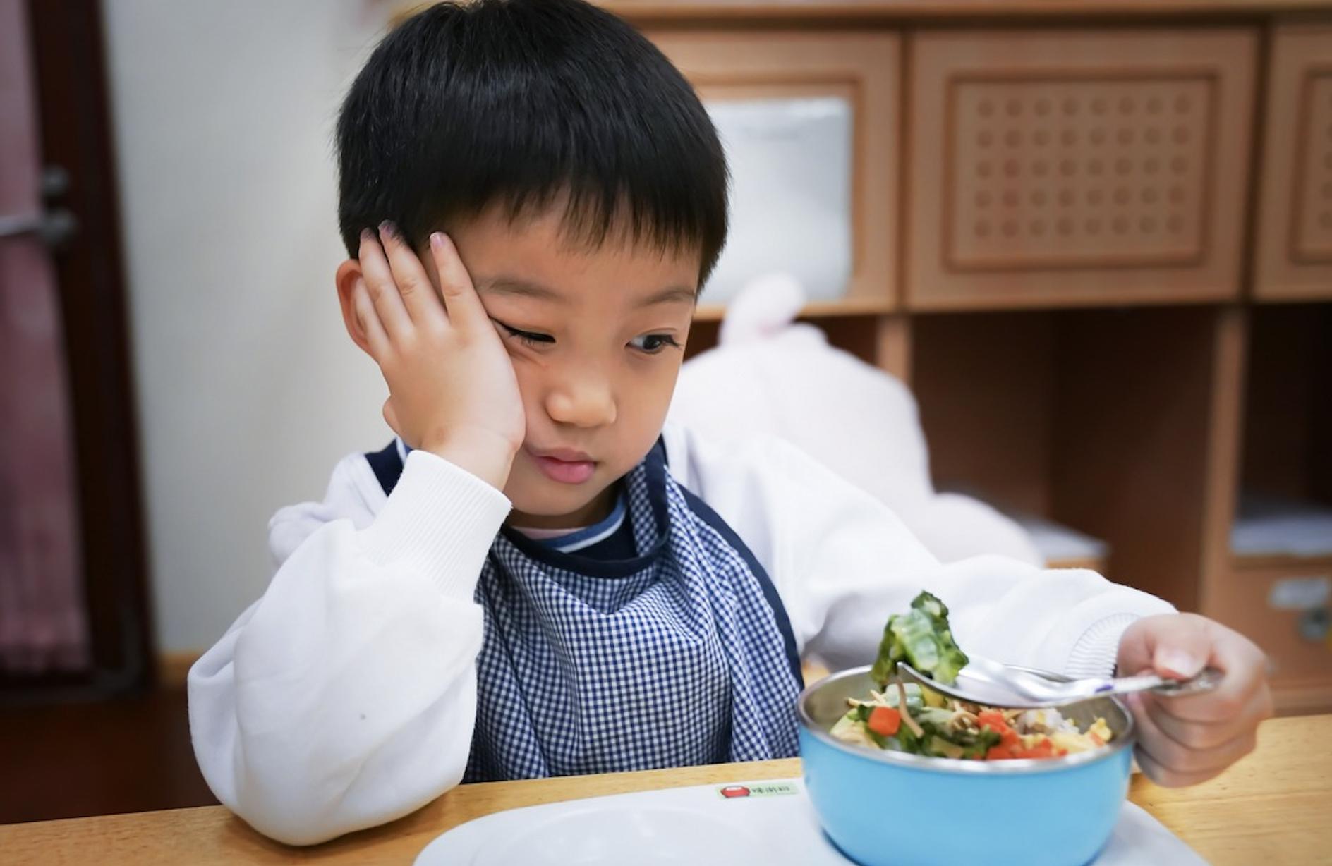 看到新的食物就拒吃！   孩子「食物恐新症」恐害腦神經發育、過瘦