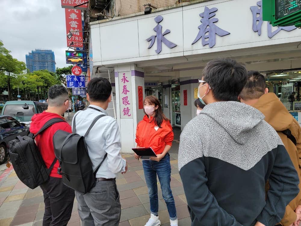 民進黨台北市議員許淑華認為，立委一定要為地方爭取建設，不能只有報稅功能。