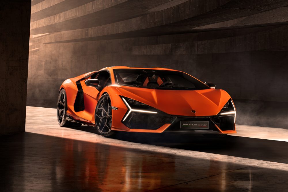 Lamborghini 首款HPEV高性能混合動力超級跑車Revuelto，獨家搭載日本普利司通 Potenza Sport 高性能車胎，兩大領導品牌正式進入超跑電動車時代 日本普利司通提供