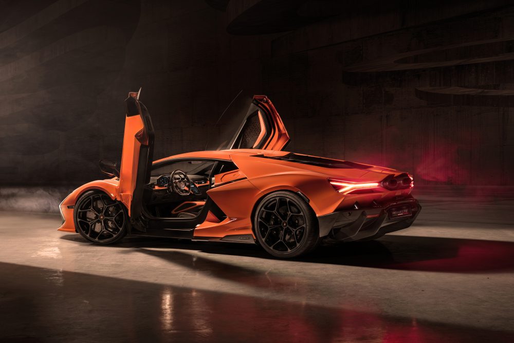 刷新世代駕馭基準！日本普利司通為Lamborghini量身打造全球首款油電混合超跑輪胎