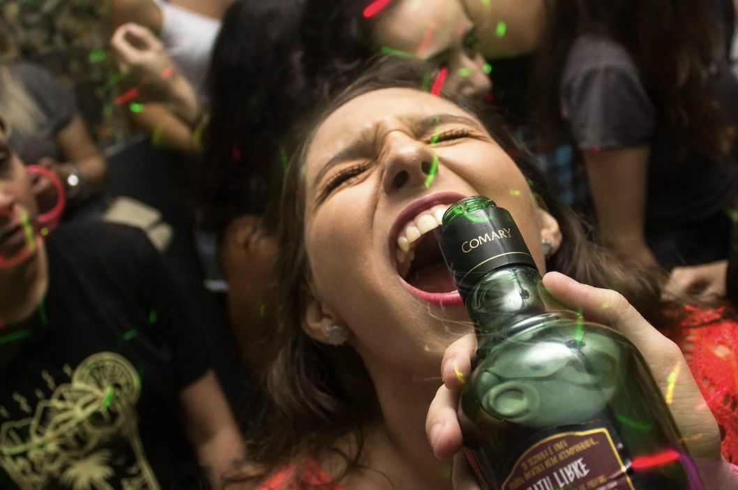 台灣大學生「乾杯」乾過頭了！   最新調查：飲酒過量率飆近1成5