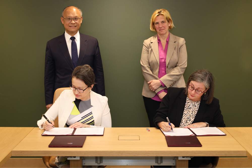 台美經貿邁出關鍵一步 蕭美琴與AIT執行理事藍鶯簽署首批協定