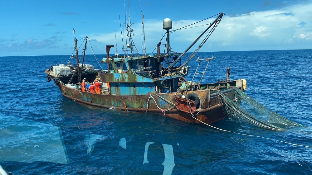 中國漁船入侵金門澎湖海域　海巡員強勢登檢帶回兩船10人 277