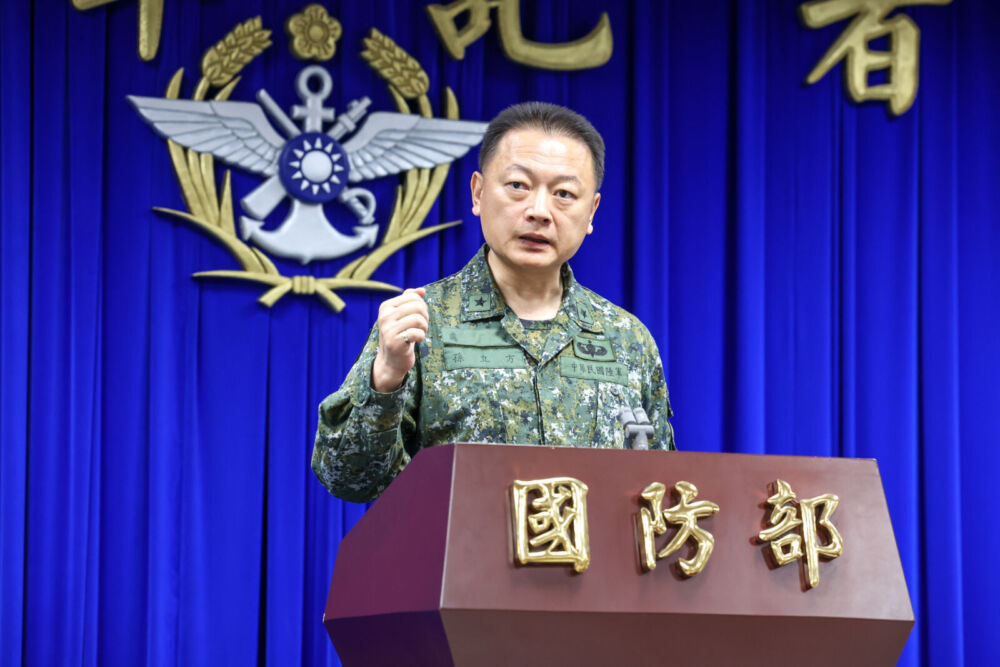 網傳共軍093型「商級」核潛艦在台海發生意外 國防部：無消息證實 5