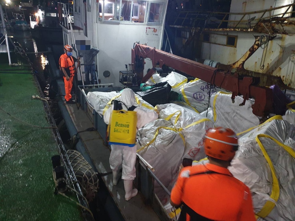 中國鐵殼漁船走私畜產品　 馬祖海巡逮三人起獲56公噸牛肚雞爪 9