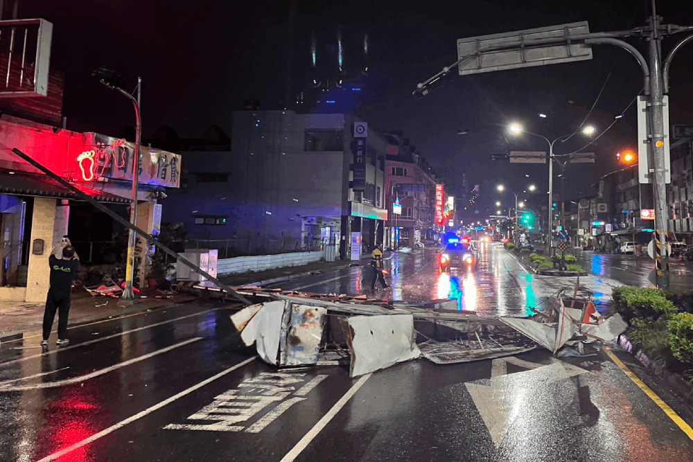 蘇拉將轉強颱 台南市府：廣告物防颱應固定 避免傷人害己 283