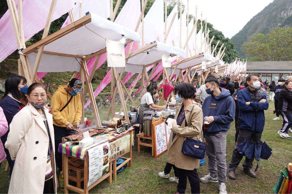 彷彿置身山水美景中 太魯閣山市集體驗原民新風情 11