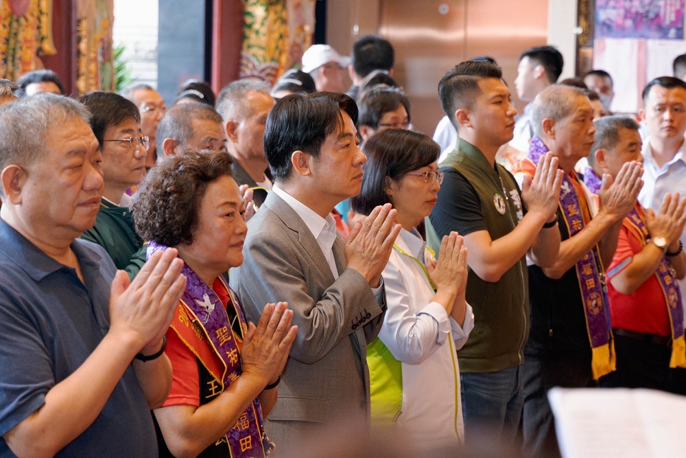 赴五股賀聖宮參香幫拉聲量 賴清德：支持第一名的立委林淑芬 5