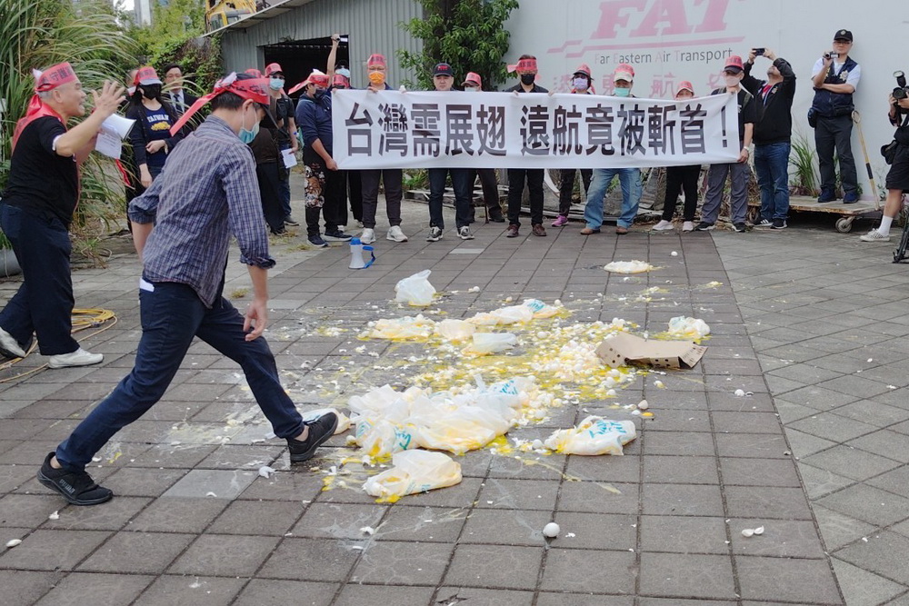 【抗拆屋護遠航3-2】兩怪手提早藏身遠航後方　媒體遭警戒線阻隔 15