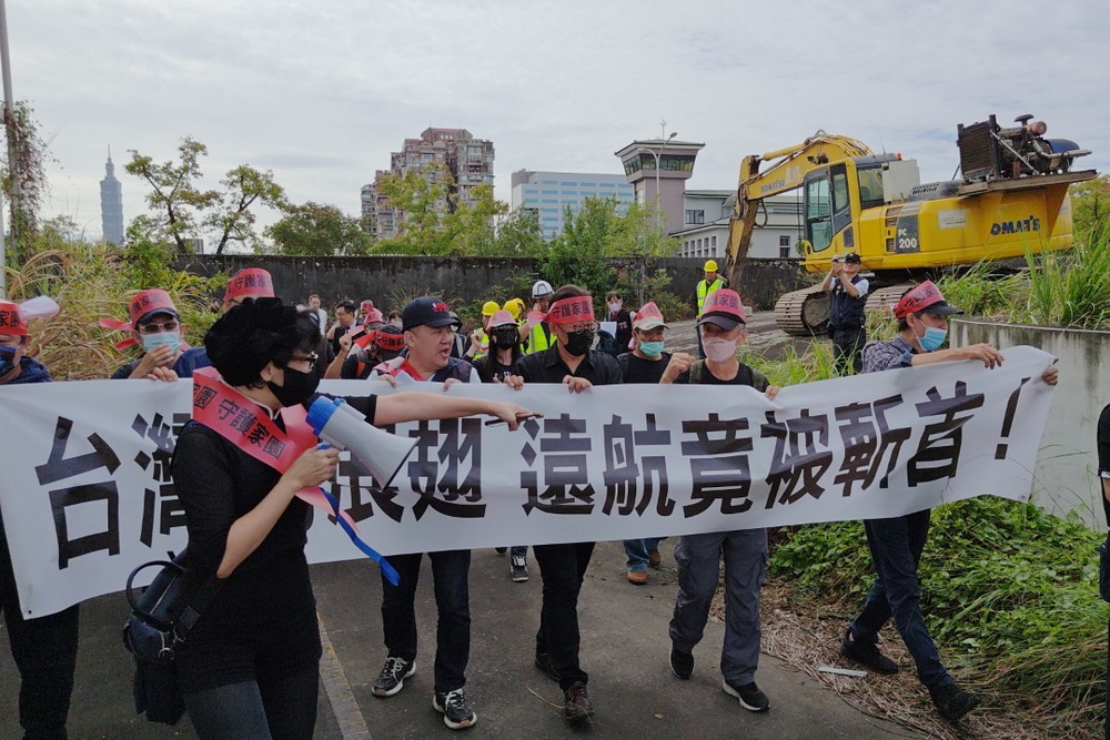 【抗拆屋護遠航3-2】兩怪手提早藏身遠航後方　媒體遭警戒線阻隔 17