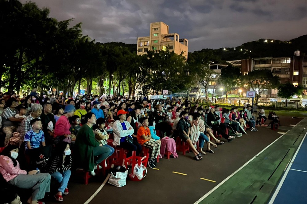 辦萬聖節星光電影與小朋友同樂 許淑華：推動國民義務教育至3歲 11