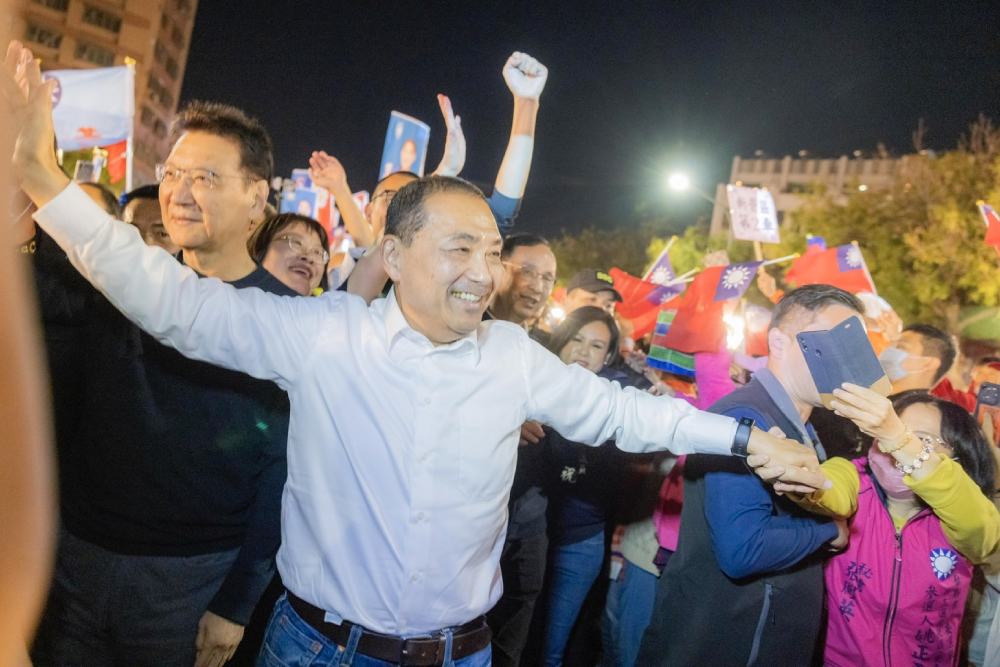 國民黨總統參選人侯友宜、副總統參選人趙少康26日台南成立競選總部成立，並舉辦造勢大會