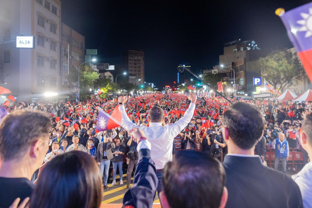 國民黨總統參選人侯友宜、副總統參選人趙少康26日台南成立競選總部成立，並舉辦造勢大會