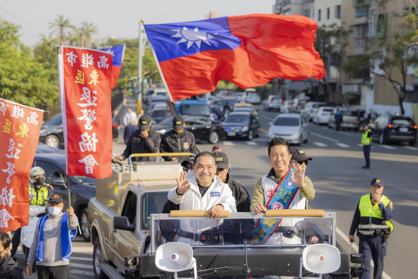 侯友宜高雄車掃造勢 喊話讓台灣變華人宗教中心 5