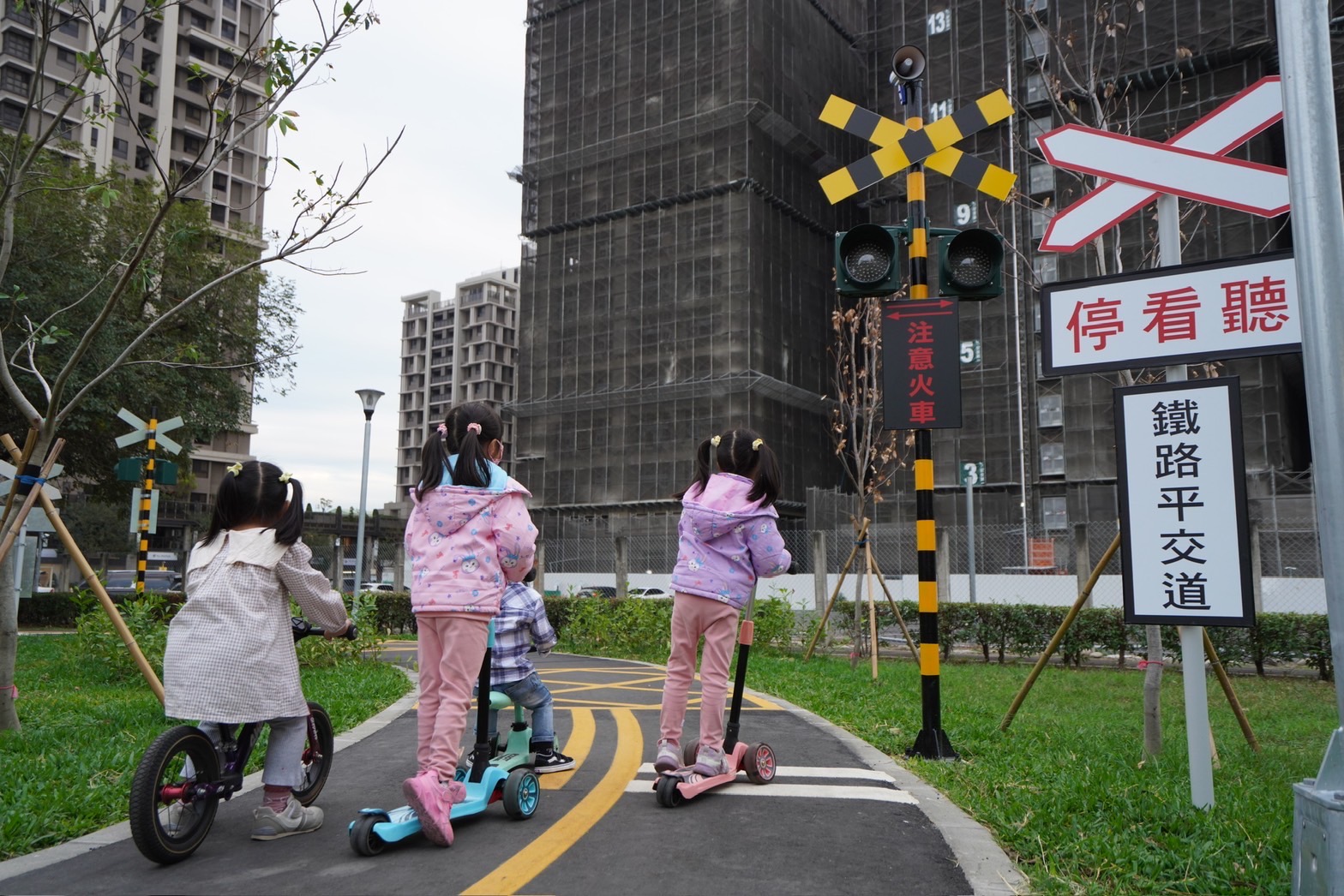 中市東區雙主題公園　 中市首座交通公園啟用 泉源公園導入在地巷弄特色 23