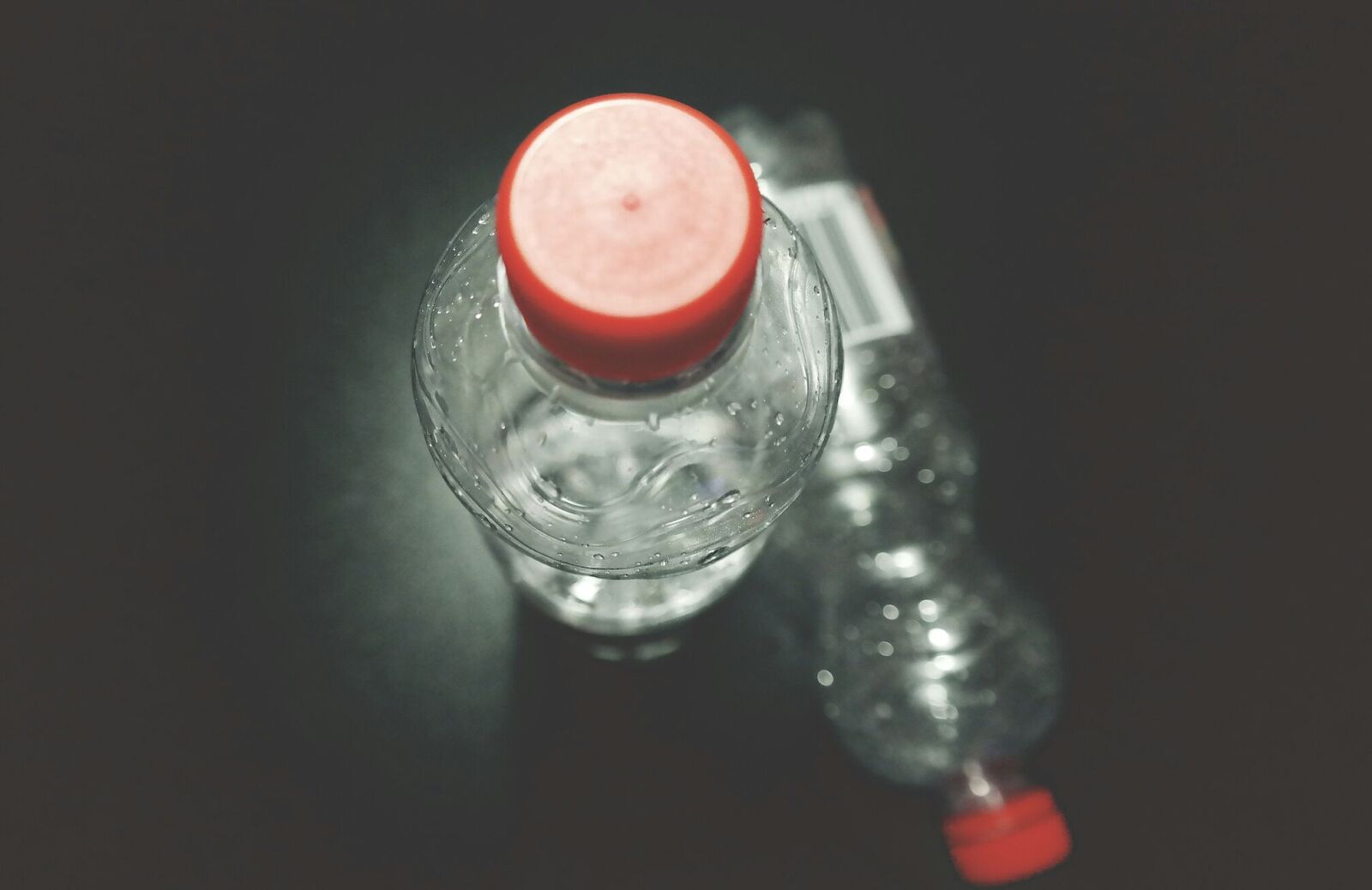 「瓶裝水」放車上喝了得乳癌？   毒物專家闢謠！秒懂各類塑膠禁忌