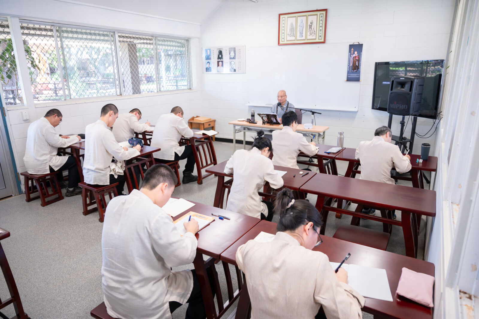 發揚中華文化 皇家布里斯本技術學院開學典禮依循三跪九叩古禮