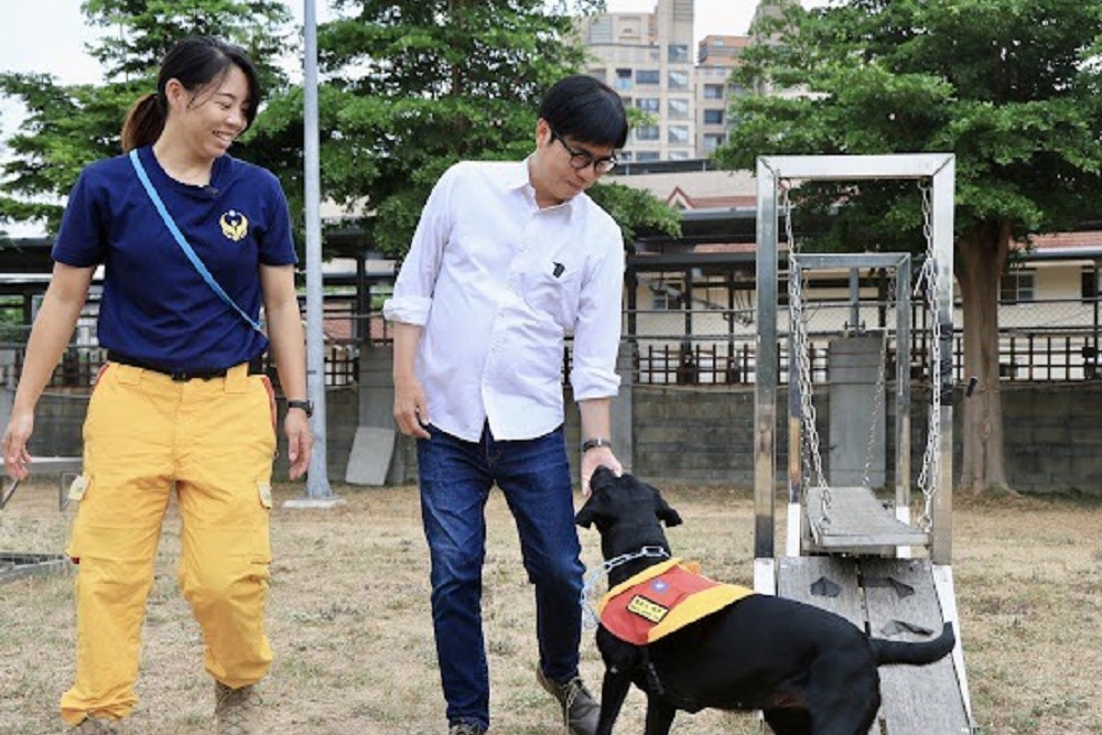 「國際搜救犬日」慰勉搜救犬隊 陳其邁：狗狗是救難幕後功臣 17