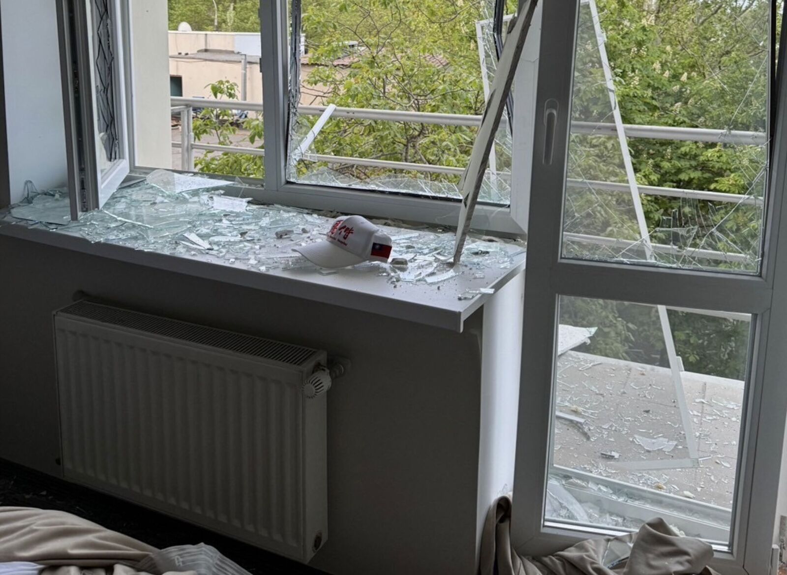 義診烏克蘭遇炸彈攻擊「下榻處門窗全毀」   馬偕8醫護受驚嚇！幸運返台