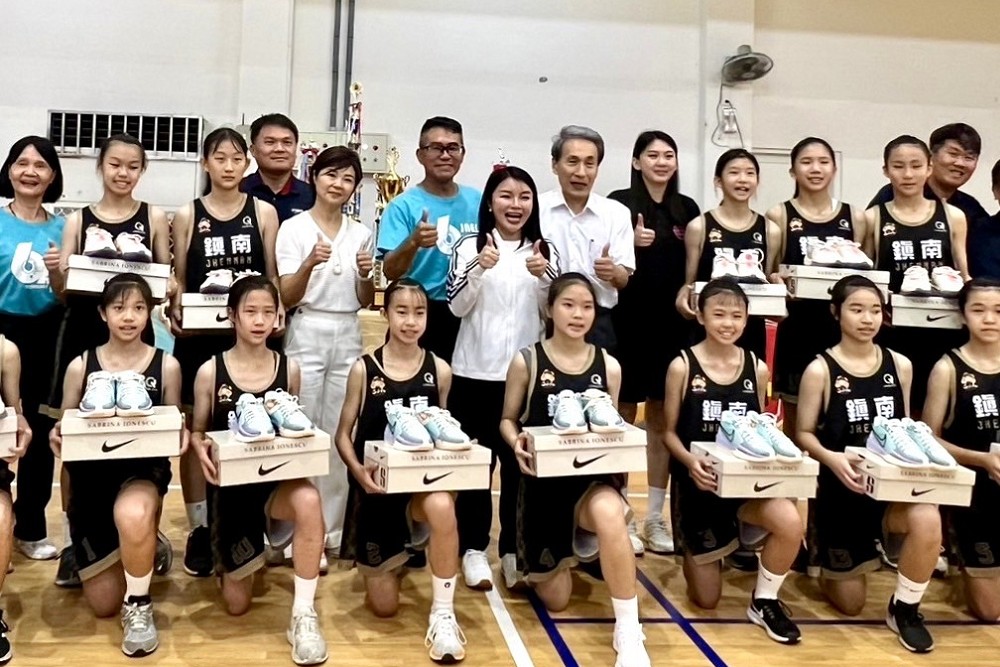 U12女籃雲林兩隊出頭天 張嘉郡贈最夯球鞋勉勵小將勇敢逐夢 11