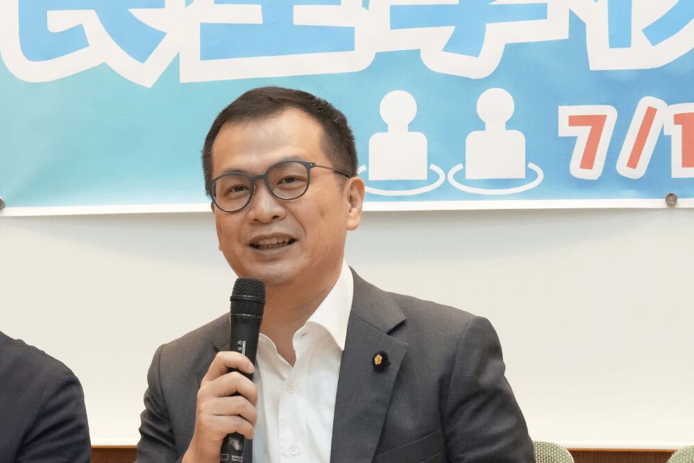 8-4／DBS Unjustly Cancels Card, Nullifies Over 470,000 Frequent Flyer Points Cheng,Cheng-Chien Calls for Regulatory Action 221