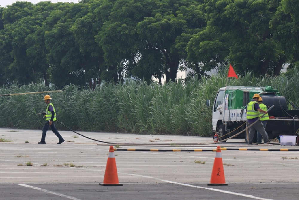 凌天航空小貨車、白鐵桶載運燃油？　高雄監理所：持續請公司遵守油品運送規定 21