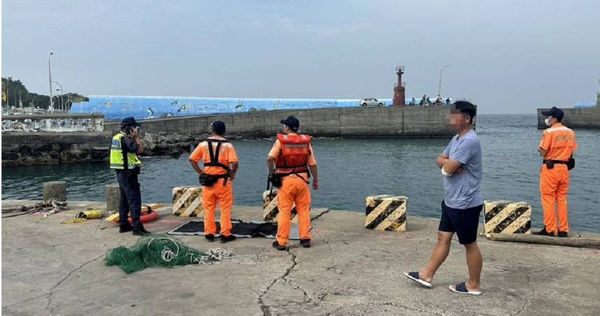 菜鳥海巡首次見浮屍緊張過度　雙腳不停跳動民眾以為他「起乩」 5