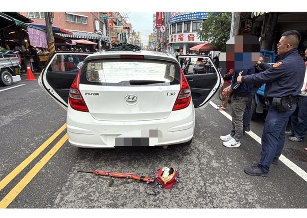 通緝犯開車衝撞員警 連開3槍35歲男下車逃被逮 通緝犯開車衝撞員警 連開3槍35歲男下車逃被逮