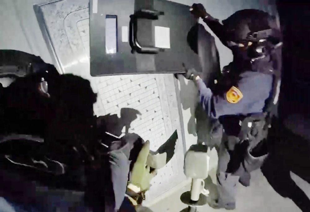 越式KTV藏廠房 40名男女開毒趴警一網成擒 18 248250418a04